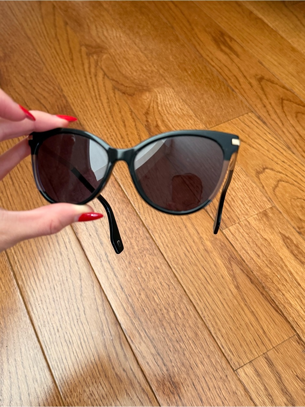 Marc Jacobs Black Cat-Eye Women's Sunglasses with Gold Temples - Picture 3 of 6